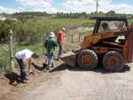 No boss  - 'cuz nobody is leaning on a shovel.